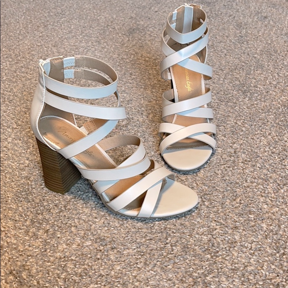 American Eagle White Strappy Sandal Block Heel 7